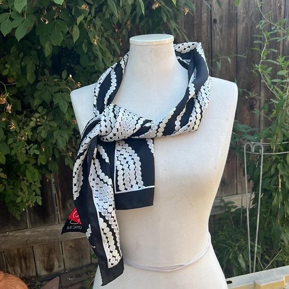 Rare** Vintage Oscar De La Renta Silk Scarf